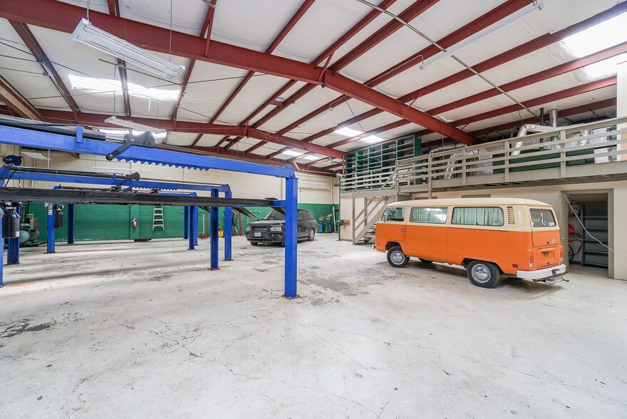 More Photos Of 2409 Austin St, Houston Warehouse For Sale