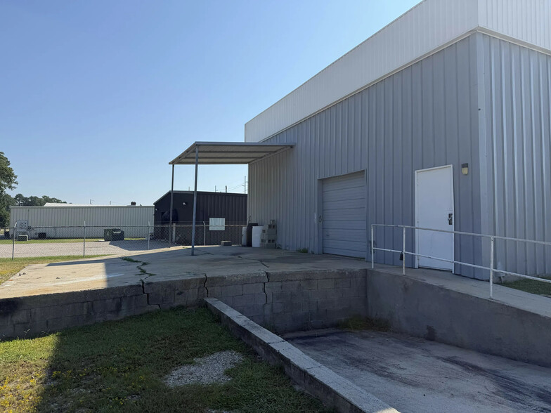 More Photos Of 960 N Winstead Ave, Rocky Mount Showroom For Lease
