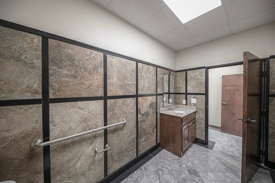 More Photos Of 16651 W Basin St, Odessa Industrial For Sale