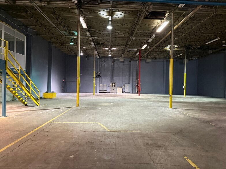 More Photos Of 5201 S West Shore Blvd, Tampa Warehouse For Lease