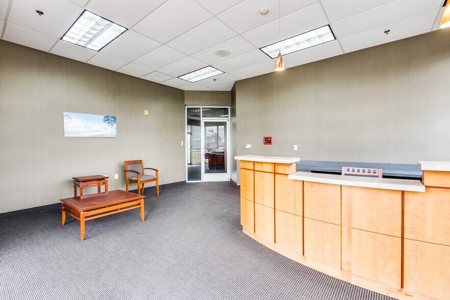 More Photos Of 601 National Dr, Ennis Manufacturing For Sale