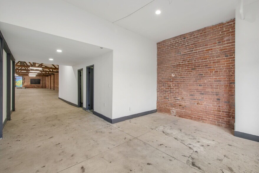 More Photos Of 236 W 18th St, Los Angeles Warehouse For Sale