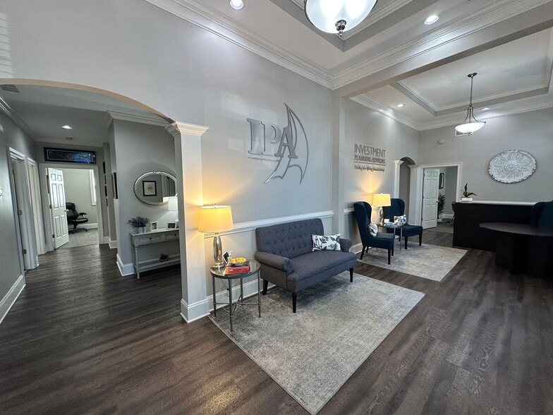 More Photos Of 327 Dahlonega Rd, Cumming Office For Lease