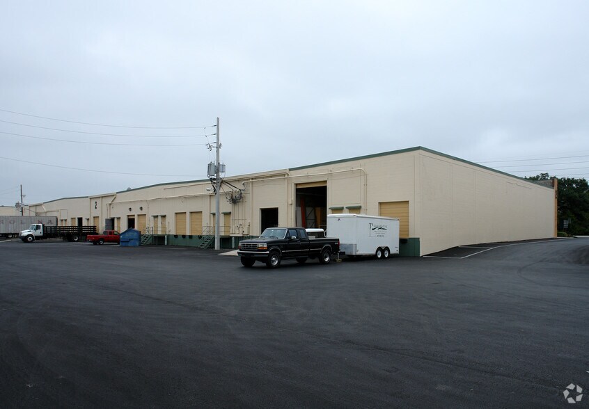 More Photos Of 3620-3648 Silver Star Rd, Orlando Warehouse For Lease