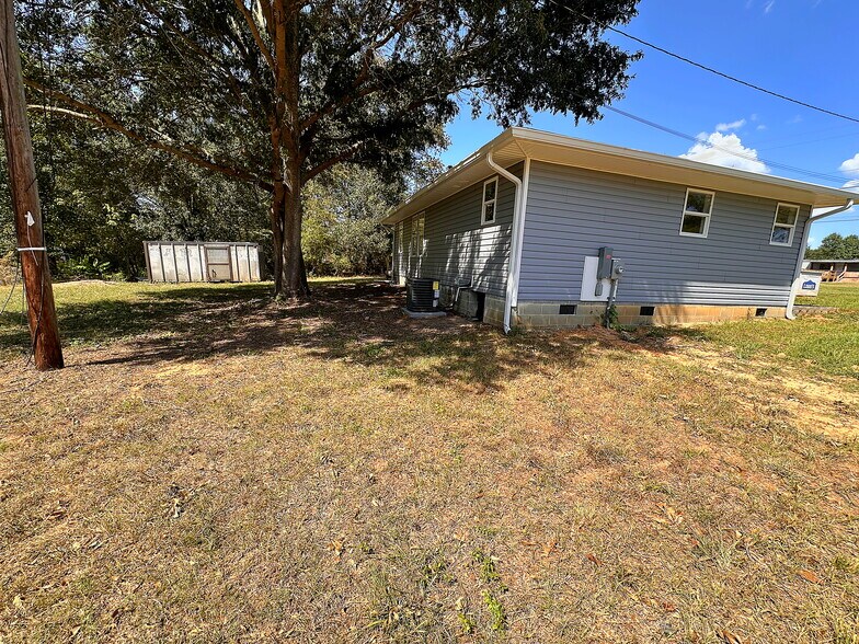 More Photos Of 5735 Fallston Rd, Lawndale Flex For Sale