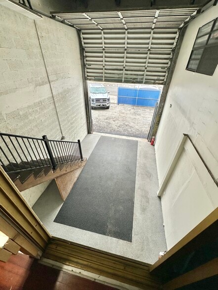 More Photos Of 5751 Dawson St, Hollywood Warehouse For Lease