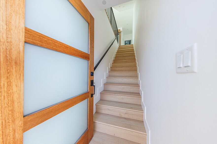 More Photos Of 2938 S Sycamore Ave, Los Angeles Apartments For Sale