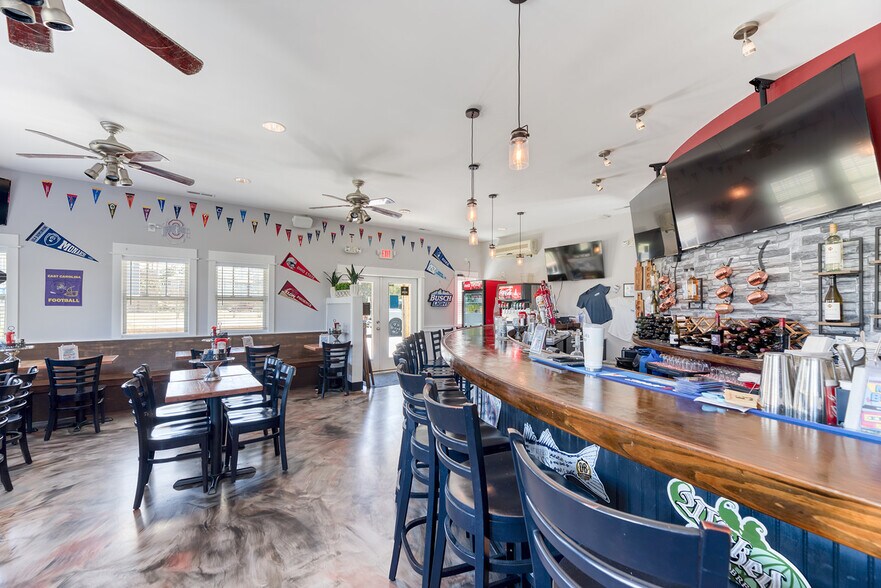 More Photos Of 100 Colingwood Ln, Kill Devil Hills Restaurant For Sale