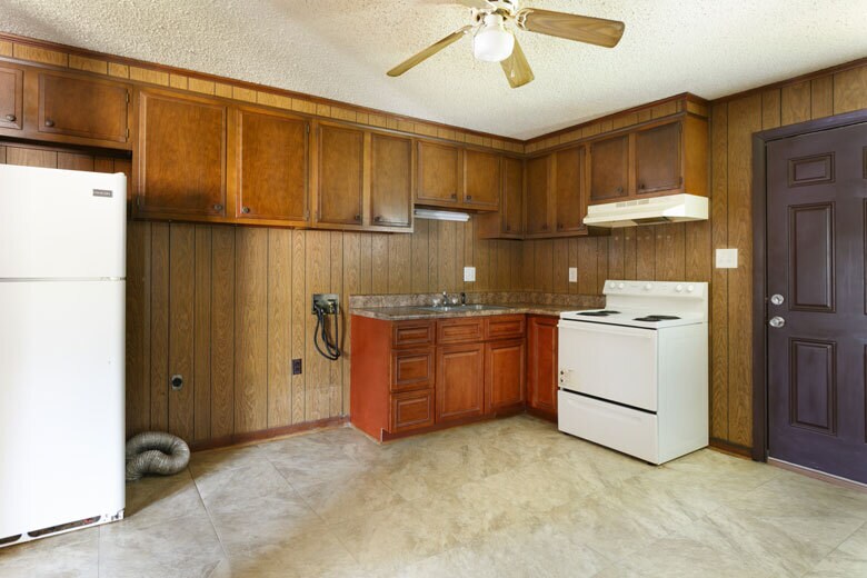 More Photos Of 1043-1053 Rulnick St, Fayetteville Apartments For Sale