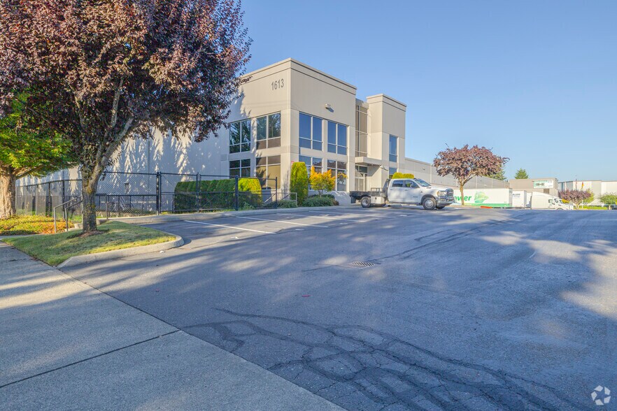 More Photos Of 1613 132nd Ave E, Sumner Distribution For Lease