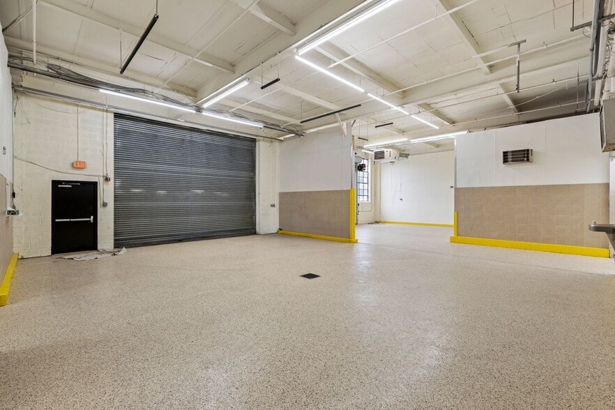 More Photos Of 349 Chestnut St, Passaic Warehouse For Lease