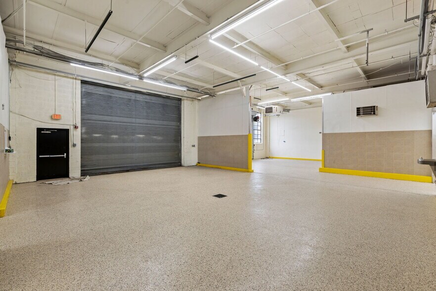 More Photos Of 349 Chestnut St, Passaic Warehouse For Lease