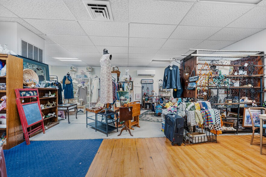 More Photos Of 811 Oregon St, Oshkosh Restaurant For Sale