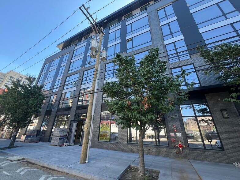 More Photos Of 139 Christopher Columbus Dr, Jersey City Apartments For Lease