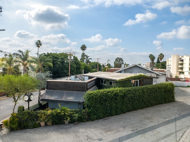 More Photos Of 1451 N Gardner St, Los Angeles General Retail For Lease