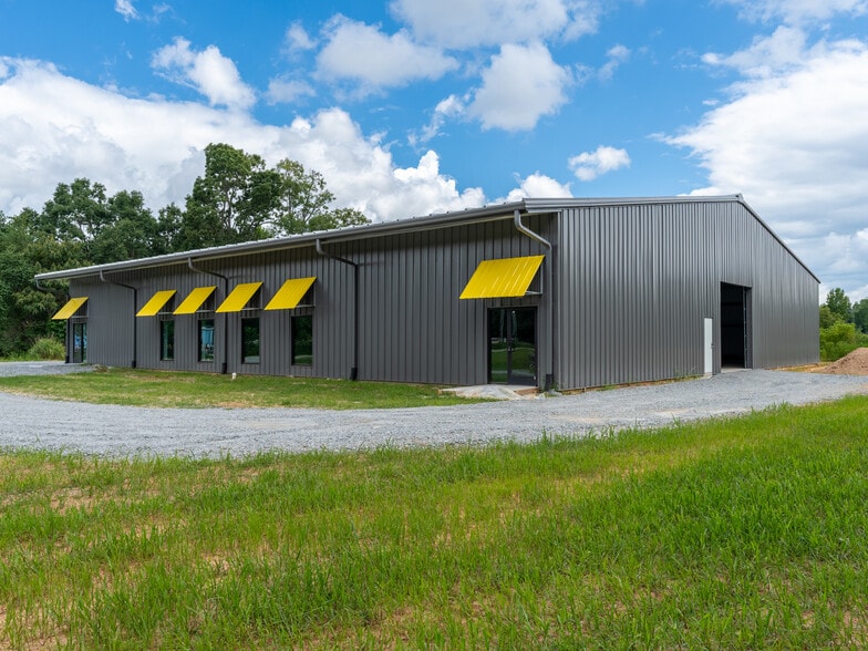 More Photos Of 258 Marlowe dr, Mills River Warehouse For Lease