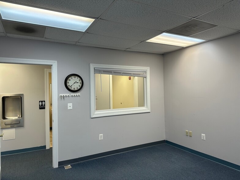 More Photos Of 4004 Genesee Pl, Woodbridge Medical For Lease