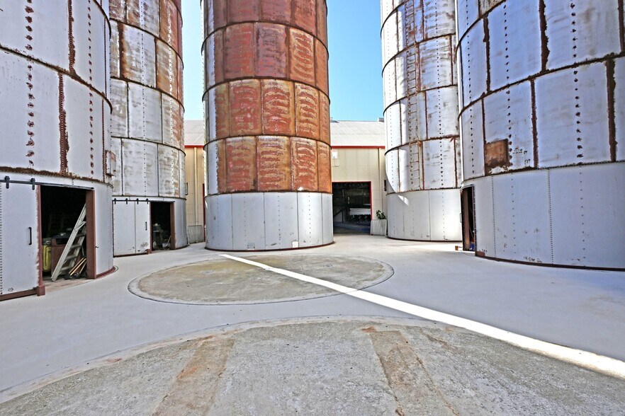 More Photos Of 1123 Bowie St, Seguin Warehouse For Sale