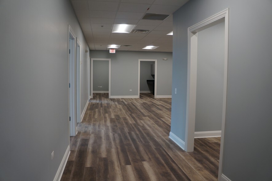 More Photos Of 600 Enterprise Dr, Oak Brook Medical For Lease