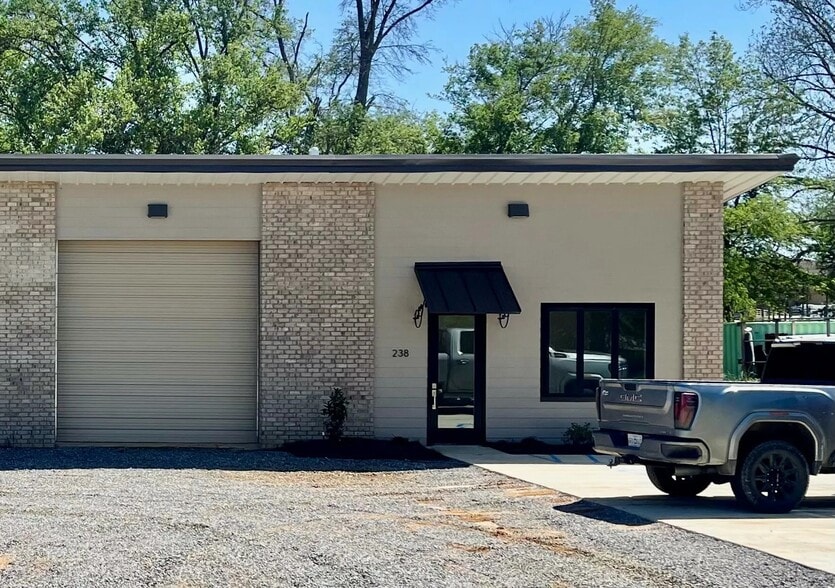 More Photos Of 238 Commercial Pky, Canton Flex For Lease