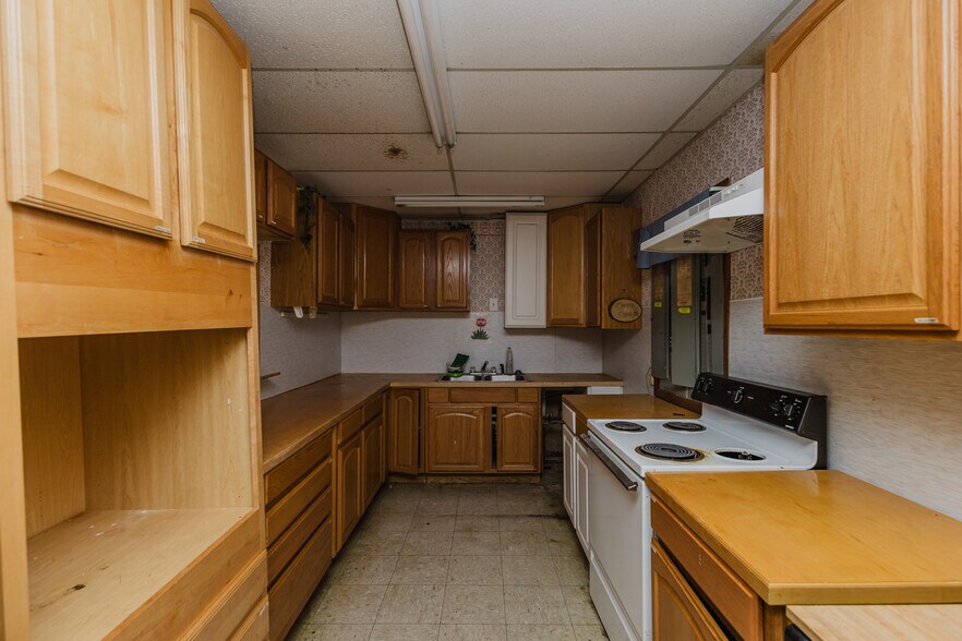 More Photos Of 5110 S Hydraulic St, Wichita Freestanding For Sale