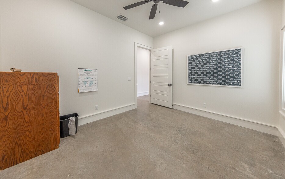 More Photos Of 9006 County Road 6820, Lubbock Warehouse For Lease