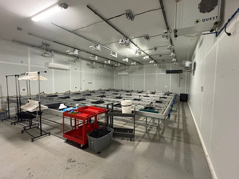 More Photos Of 201 Daniel Shays Hwy, Athol Flex For Sale