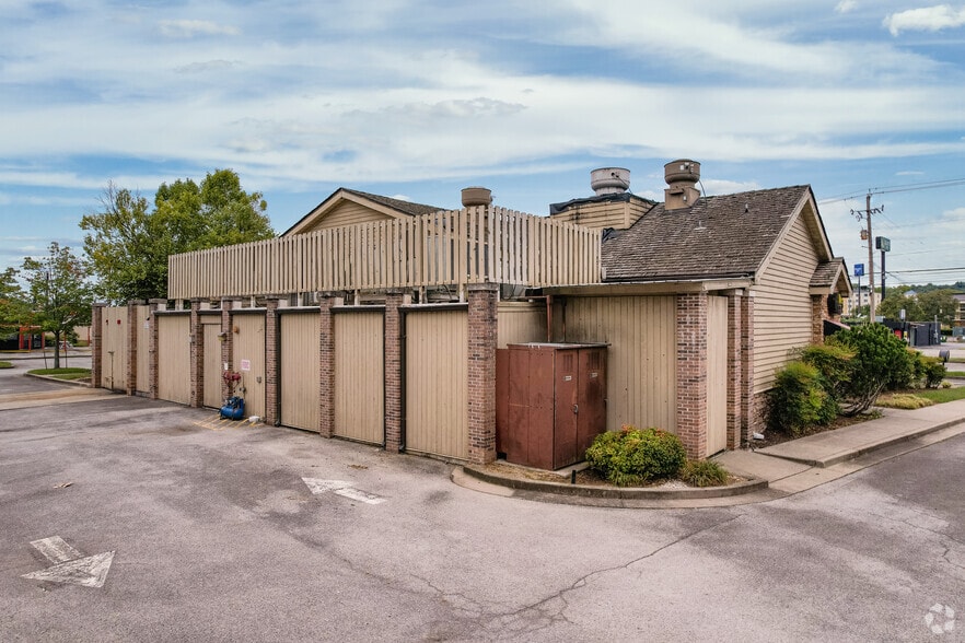 More Photos Of 110 Cedar Ln, Knoxville Restaurant For Lease