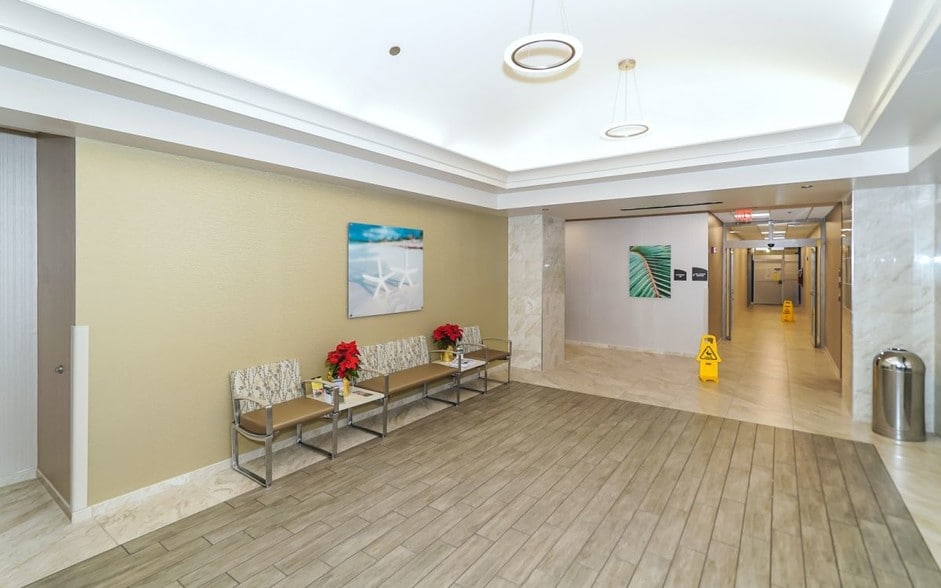 More Photos Of 5741 Bee Ridge Rd, Sarasota Medical For Lease