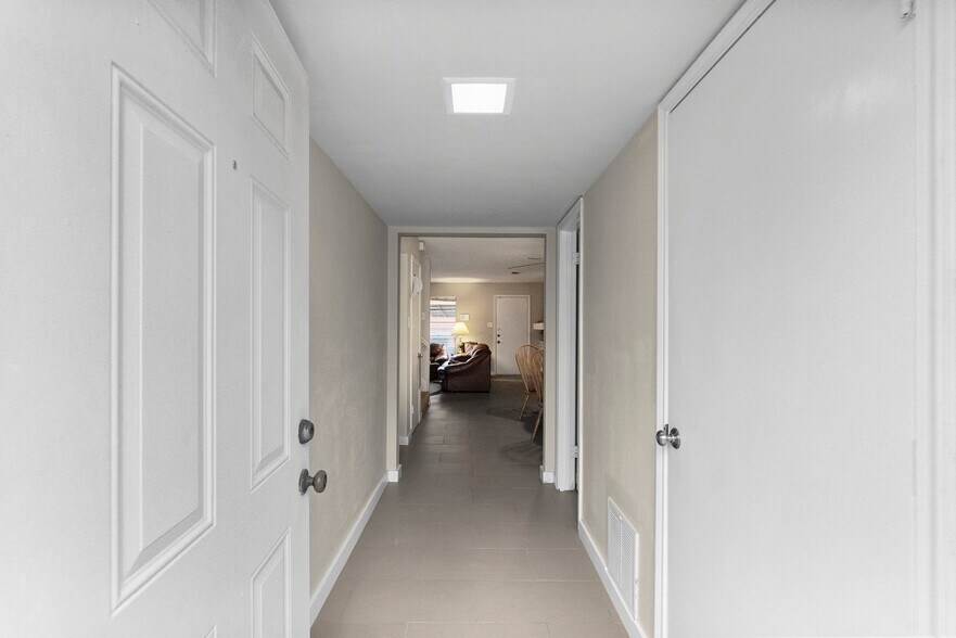 More Photos Of 407 W Semands St, Conroe Multifamily For Sale