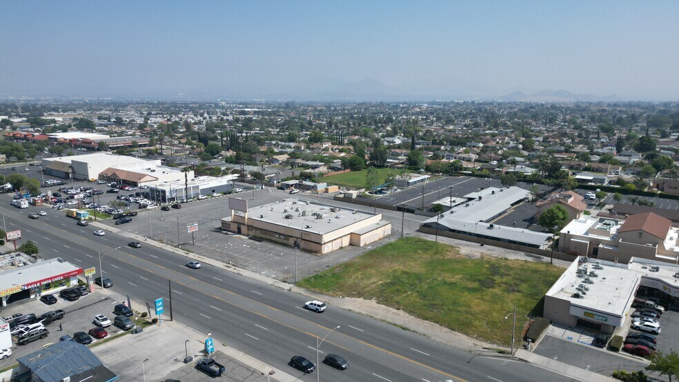 More Photos Of 333 E Foothill Blvd, Rialto Storefront For Lease