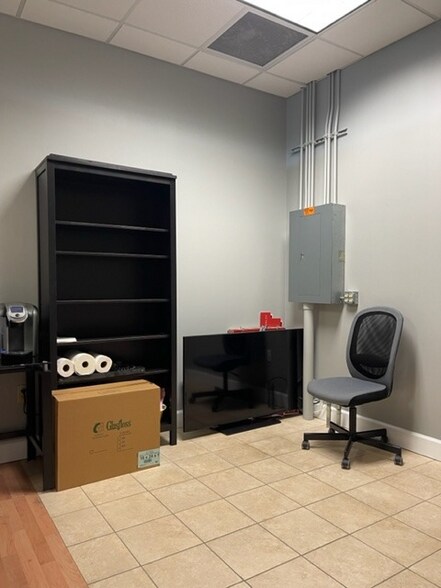 More Photos Of 10967 Lake Underhill Rd, Orlando Office For Lease
