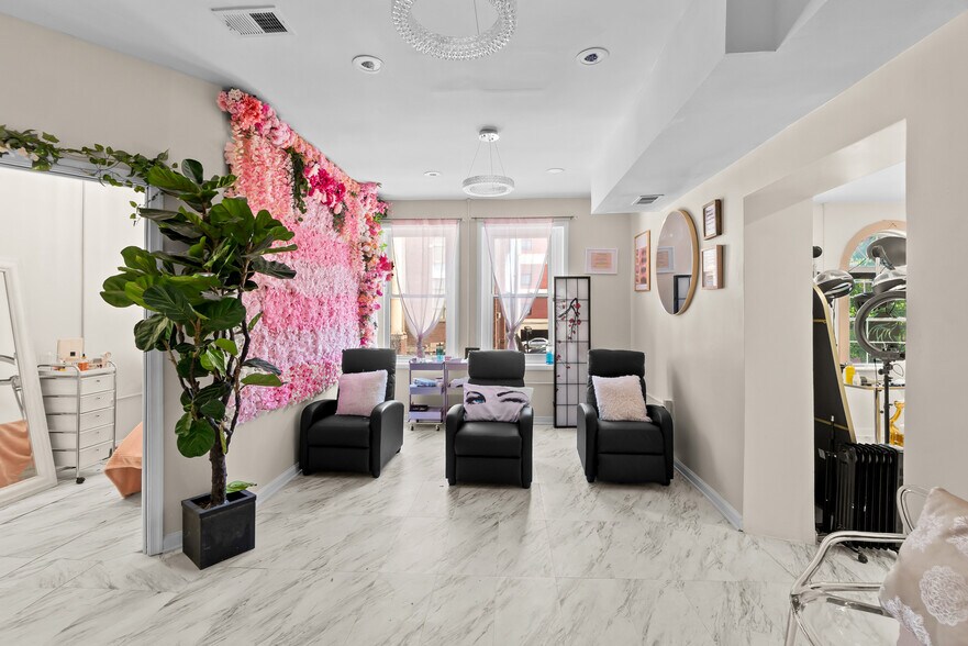 More Photos Of , Washington General Retail For Sale