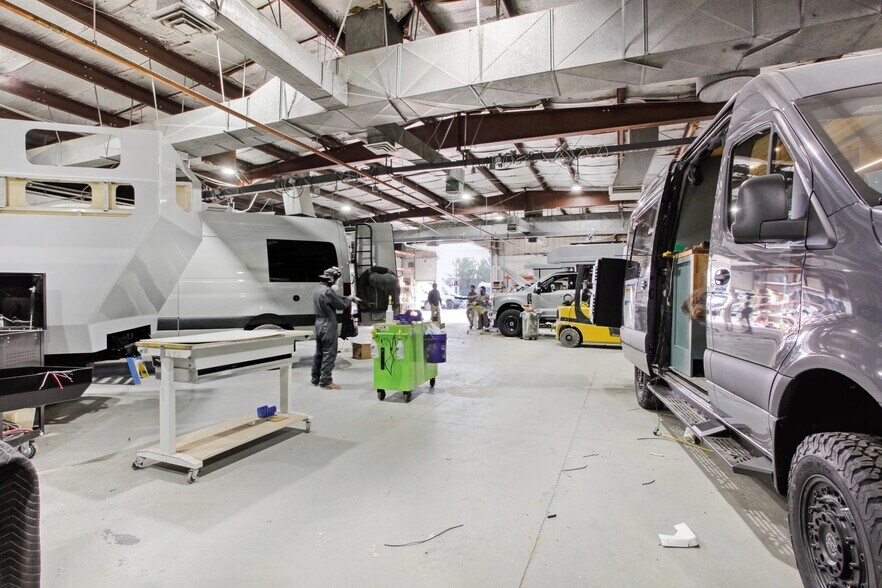 More Photos Of 711 S Bowen St, Longmont Warehouse For Lease