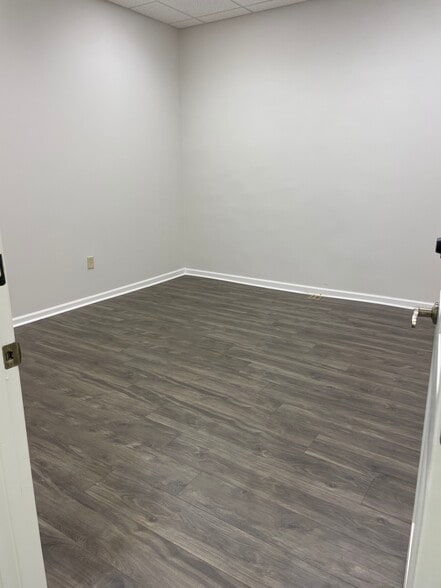 More Photos Of 112 S Maple St, Murfreesboro Office For Lease