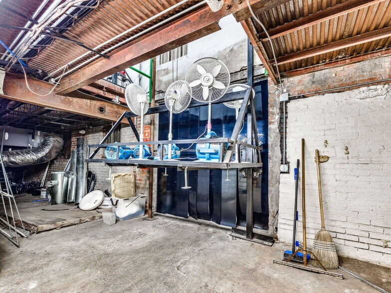 More Photos Of 212 W Main St, Shawnee Storefront Retail Office For Lease