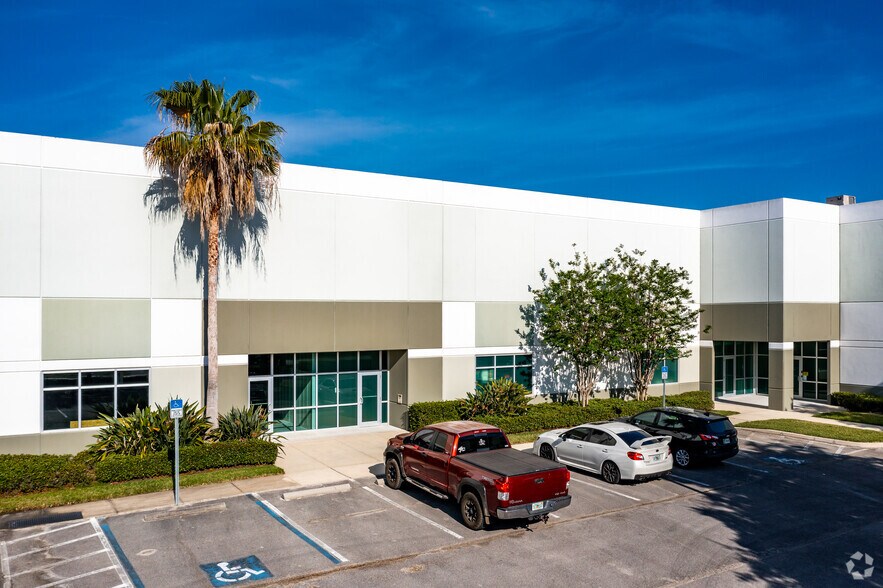 More Photos Of 2855 Interstate Dr, Lakeland Industrial For Lease