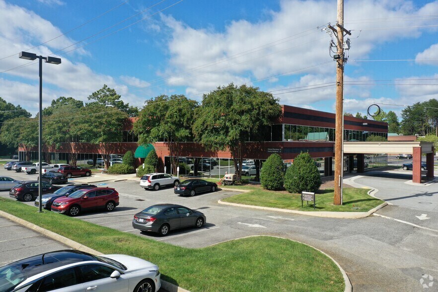 More Photos Of 1208 Eastchester Dr, High Point Office For Sale