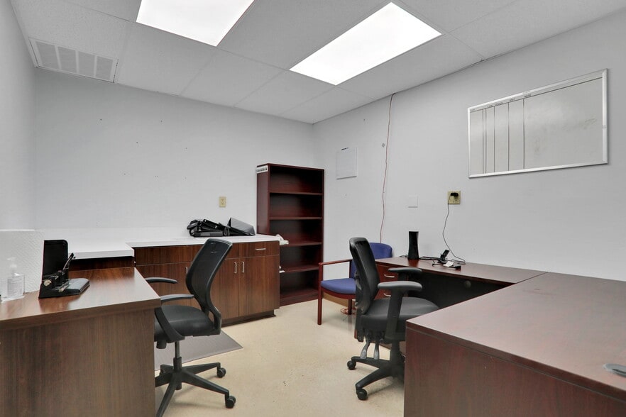 More Photos Of 1736 University Blvd S, Jacksonville Medical For Lease