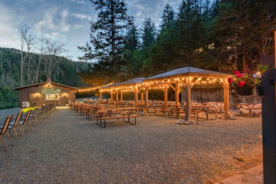 More Photos Of 11744 Galice Rd, Merlin Hotel For Sale