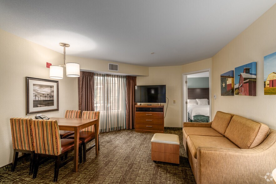 More Photos Of 520 I-35, Round Rock Hotel For Sale