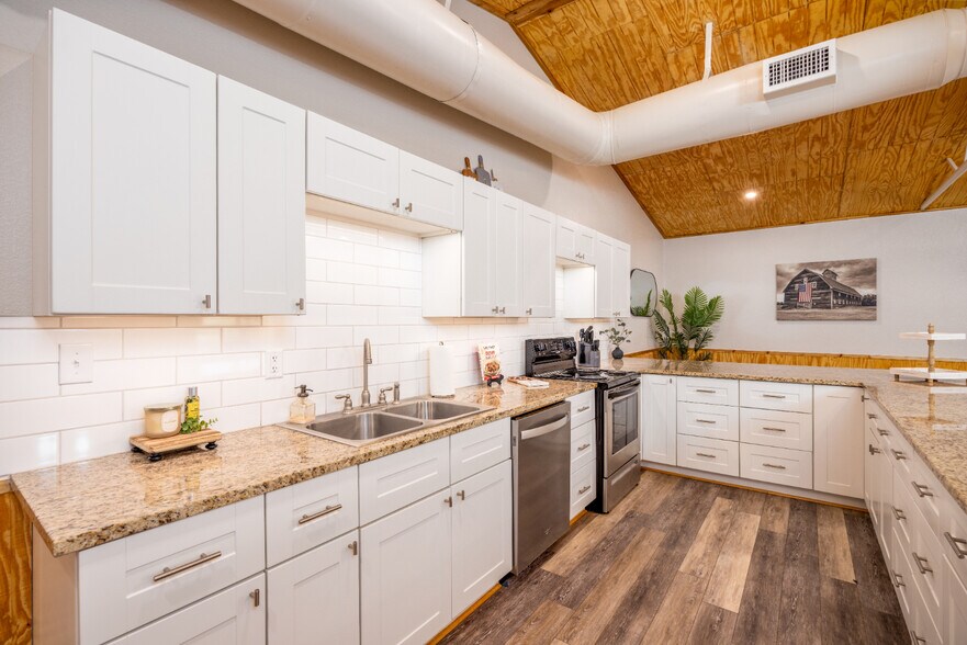 More Photos Of 12625 Sandpiper Rd, Thackerville Specialty For Sale