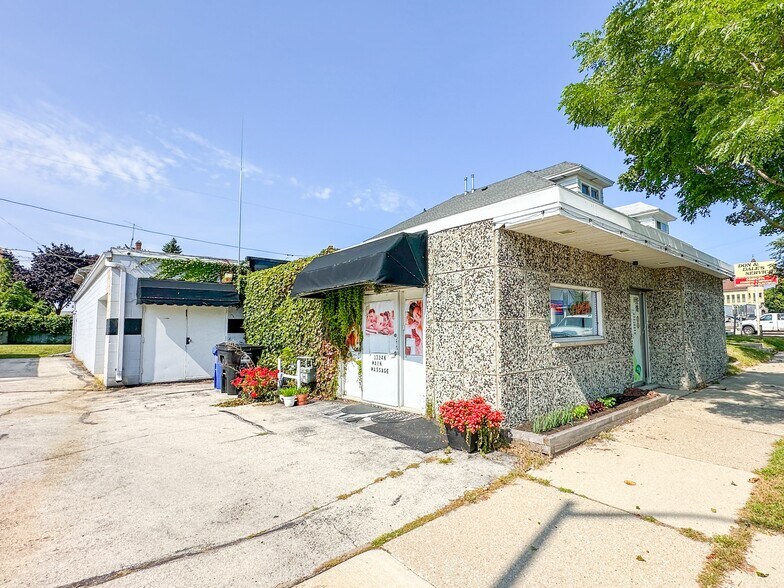 More Photos Of 1318-1324 N Main St, Racine Storefront Retail Office For Sale