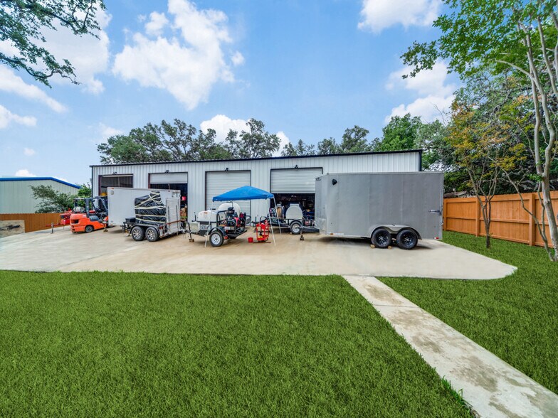 More Photos Of 8424 Indian Hills Ln, Boerne Light Distribution For Lease