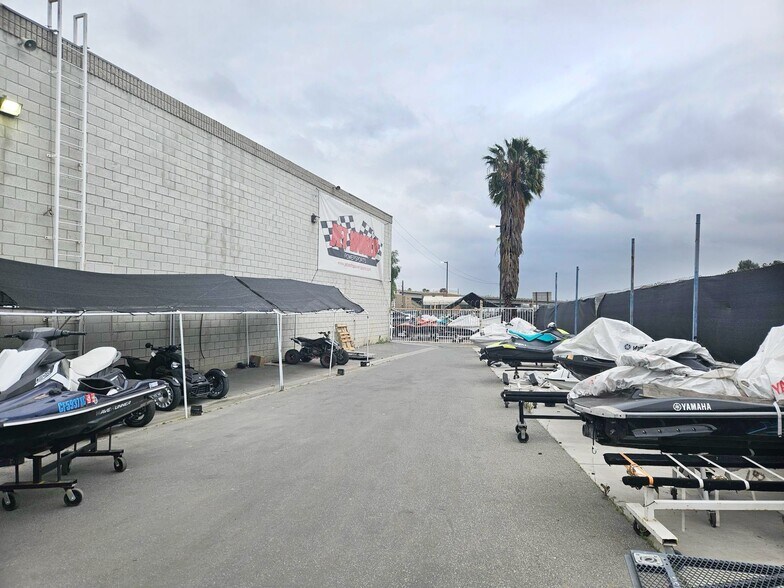 More Photos Of 32203 Castaic Rd, Castaic Freestanding For Lease