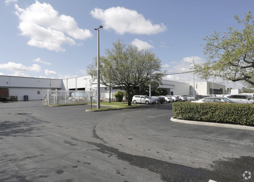 More Photos Of 50 NE 179th St, Miami Manufacturing For Lease