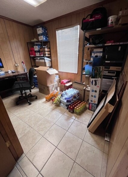 More Photos Of 137 Calvin Dr, Columbia Warehouse For Lease