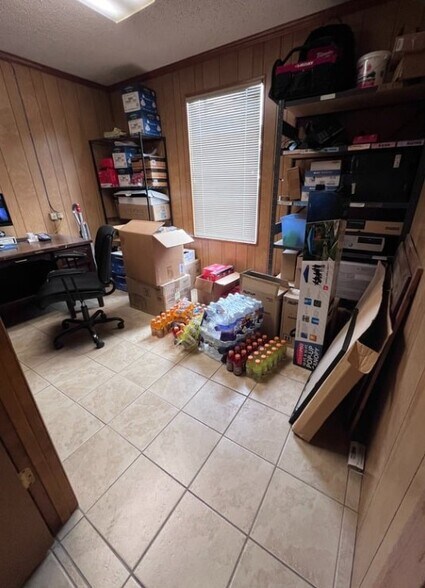 More Photos Of 137 Calvin Dr, Columbia Warehouse For Lease