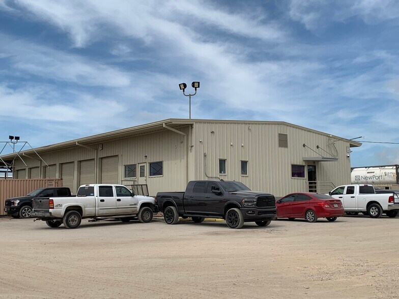 More Photos Of 6110 Red Bluff Rd, Pasadena Distribution For Lease