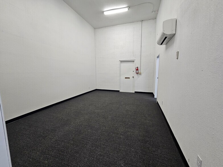 More Photos Of 1642 North Oatman Rd, Bullhead City Industrial For Lease